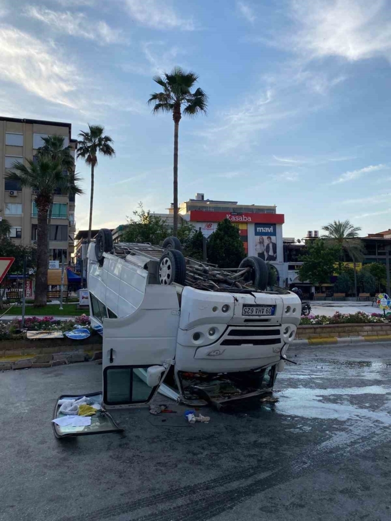 nazillide trafik kazasi 3 yarali 75aed295d31e