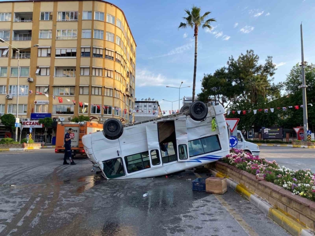 nazillide trafik kazasi 3 yarali 792edab352a5