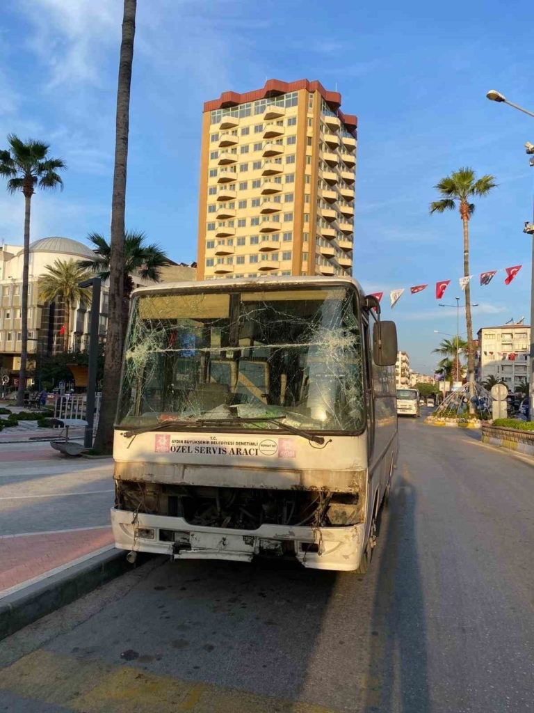 nazillide trafik kazasi 3 yarali 8cfd88e208f5