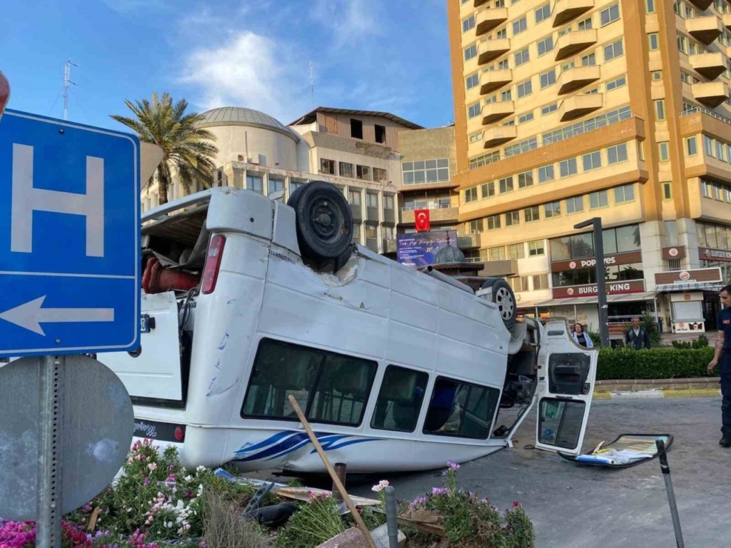 nazillide trafik kazasi 3 yarali bf17058b248d