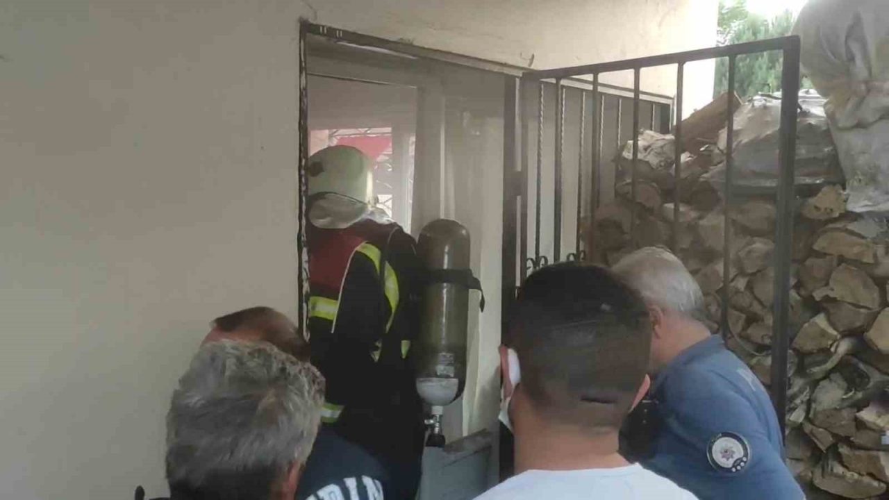 Ocakta unutulan yemek yangın paniğine neden oldu