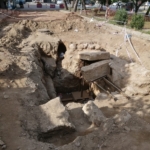 Oda mezar kontrollü bir şekilde kapatıldı, yol çalışmaları tekrar başladı 5 Oda mezar kontrollü bir şekilde kapatıldı, yol çalışmaları tekrar başladı