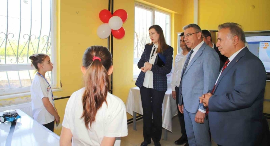 ogrenciler projelerini bilim fuarinda sergiledi cfc9c3741fbf