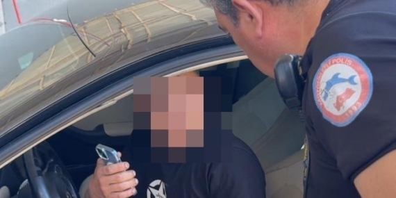 Polis uyandırmak için dakikalarca uğraştı