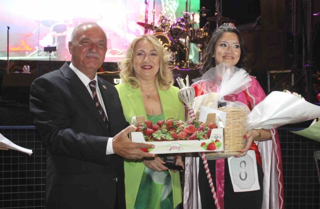 Sultanhisar’da ‘Çilek Güzeli’ belli oldu 3 sultanhisarda cilek guzeli belli oldu de8b4c3a1696