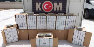 Şüphe üzerine durdurulan araçta binlerce makaron ele geçirildi 46 Şüphe üzerine durdurulan araçta binlerce makaron ele geçirildi