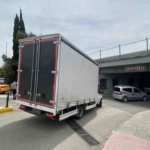 Ticari araç tren yolu alt geçitte sıkıştı 3 Ticari araç tren yolu alt geçitte sıkıştı
