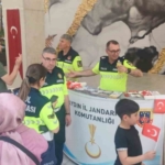 Trafik Jandarmanın standına ilgi yoğun oldu 1 Trafik Jandarmanın standına ilgi yoğun oldu
