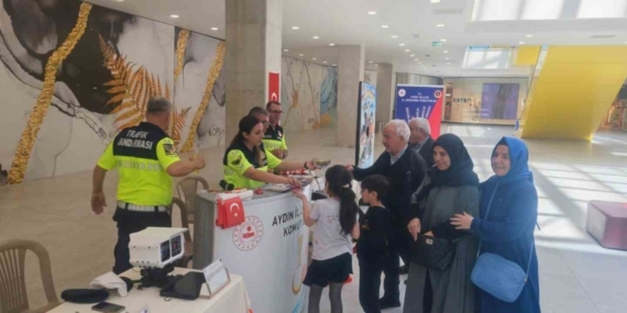 Trafik Jandarmanın standına ilgi yoğun oldu
