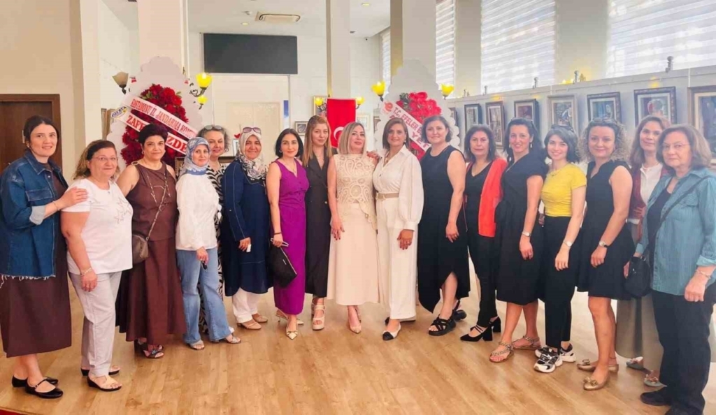 uc boyutlu sanatin isiltisi efelerde sergilendi c983f45c7d80