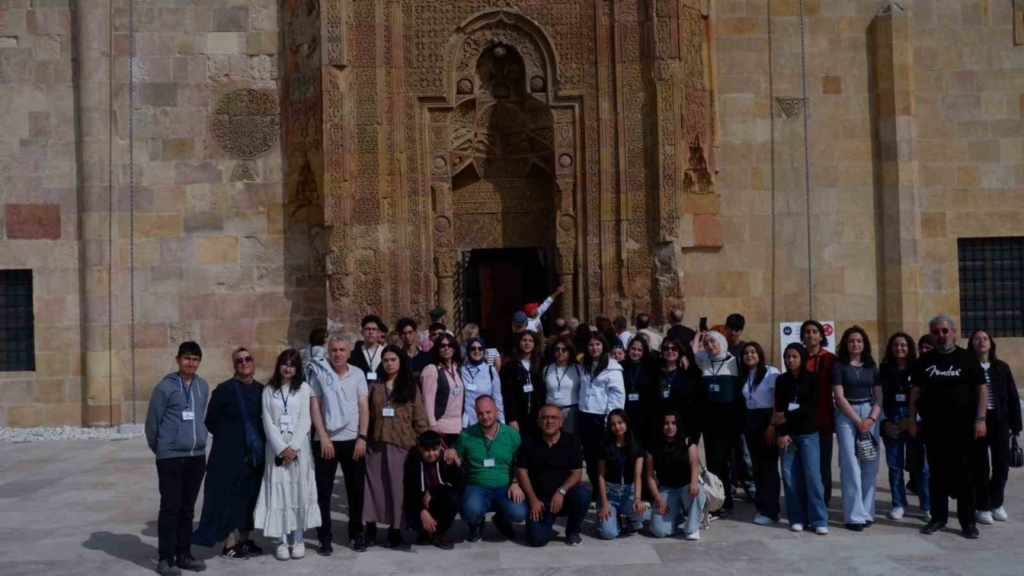 uc sehir arasinda kultur koprusu kuran kulturler bulusuyor projesi bu kez sivasta 7c5c250a07df