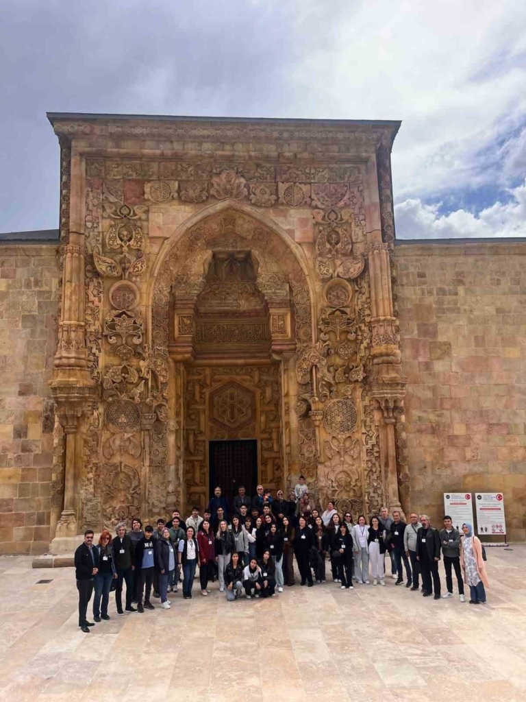 uc sehir arasinda kultur koprusu kuran kulturler bulusuyor projesi bu kez sivasta b98a2509ee4a