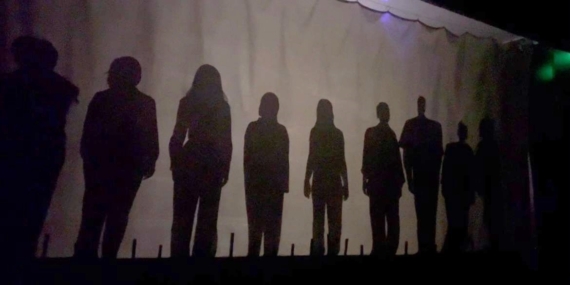 Üniversite öğrencilerinden tiyatro gösterisi