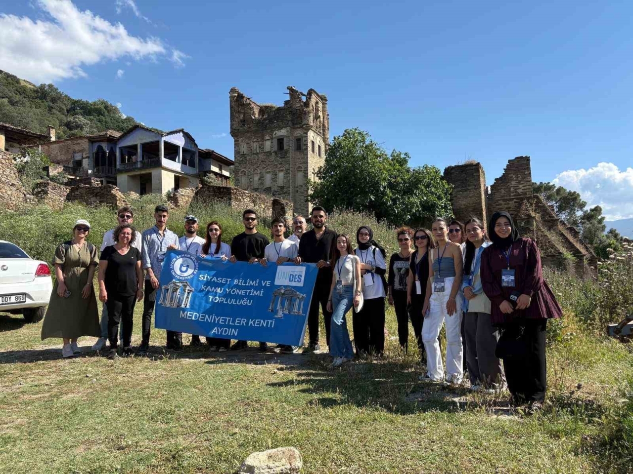 universiteli gencler tarihi arpaz kulesine dikkat cekti 6e35147aeee3