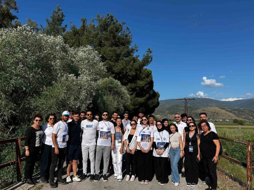 universiteli gencler tarihi arpaz kulesine dikkat cekti da16c89d2626