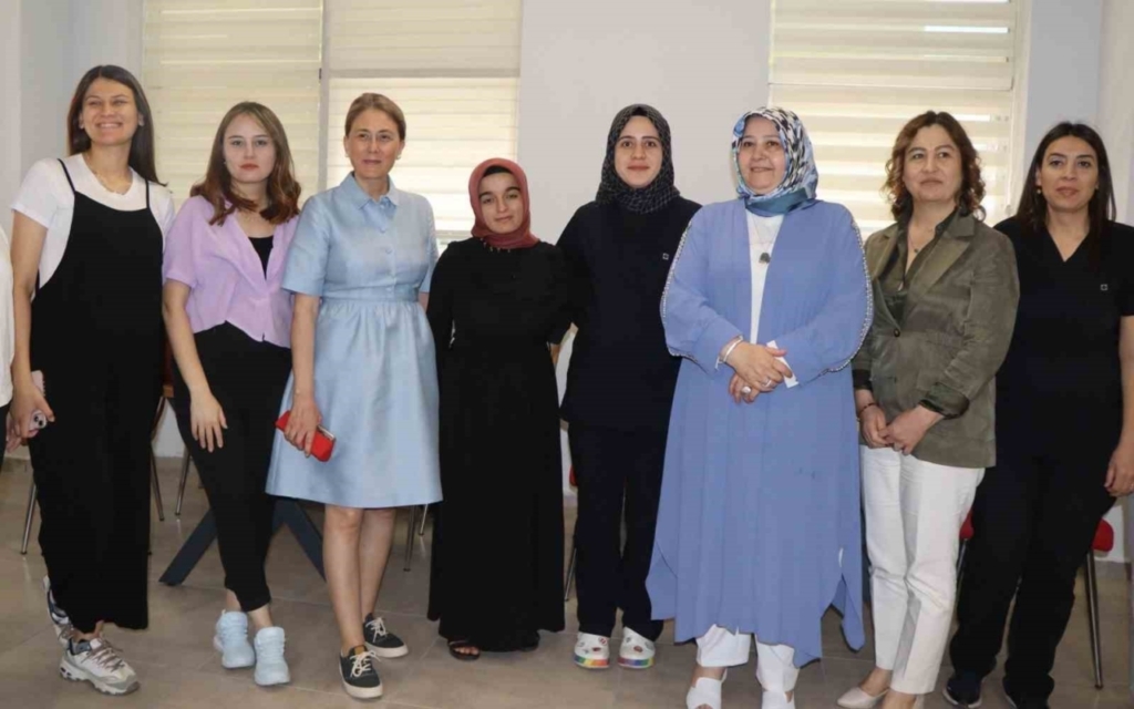 vali canbolatin esi ve beraberindeki heyet nazilli saglikli yasam hizmetlerini yerinde inceledi 7c49b0bc15bc