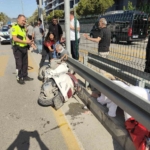 Yaya geçidini kullanan motosiklete servis aracı çarptı: 1’i ağır 2 yaralı 3 Yaya geçidini kullanan motosiklete servis aracı çarptı: 1’i ağır 2 yaralı