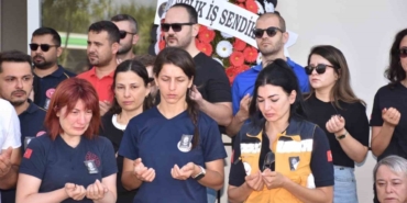 Ambulans şoförü Erke’yi mesai arkadaşları son yolculuğuna uğurladı 2 Ambulans şoförü Erke’yi mesai arkadaşları son yolculuğuna uğurladı