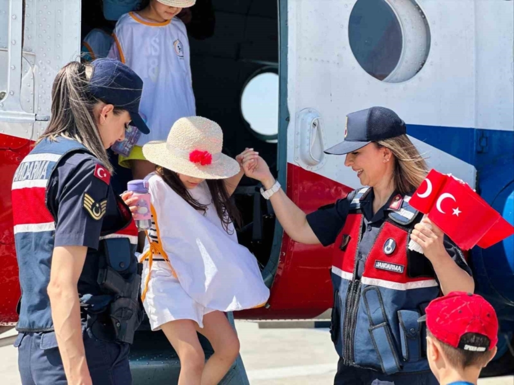 anaokulu ogrencileri jandarmayi yakindan tanidi d094f10e17bb