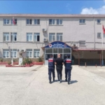 Aranan şahıslar jandarmadan kaçamadı 1 Aranan şahıslar jandarmadan kaçamadı