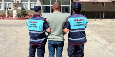 Aranan şahıslar jandarmadan kaçamadı