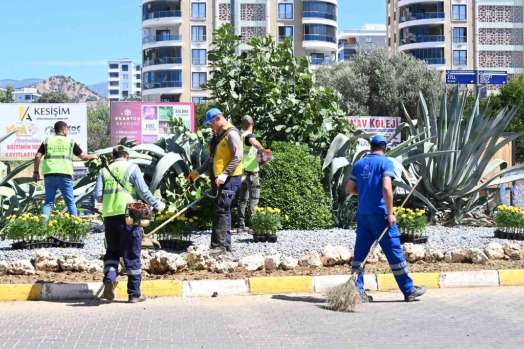 aydin buyuksehirden nazillide temizlik ve peyzaj calismasi 18df24a0acf8