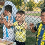 Babaları sahada çocuklar ise tribünde ter döktü 1 Babaları sahada çocuklar ise tribünde ter döktü