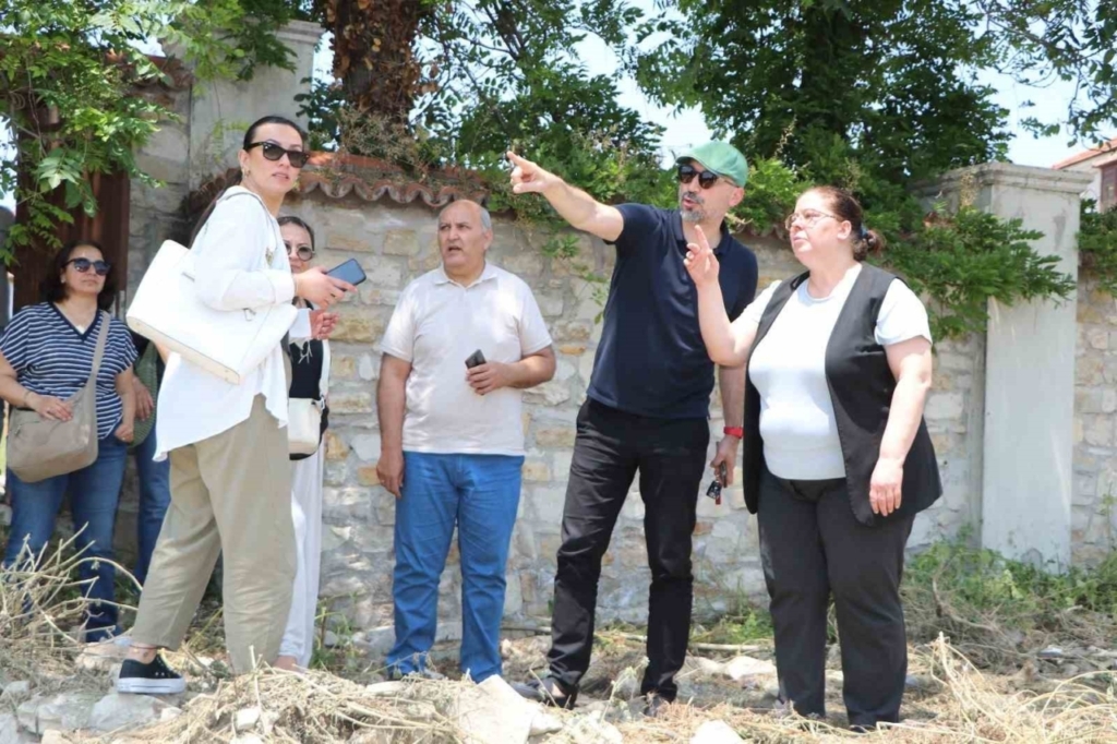 baskan arikan tarihi kemalpasa mahallesini turizm cekim noktasi yapmakta kararli d999a0a3c5db