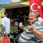 Başkan Çerçioğlu’ndan pazarcı esnafına sıcak günlerde serin destek 5 Başkan Çerçioğlu’ndan pazarcı esnafına sıcak günlerde serin destek