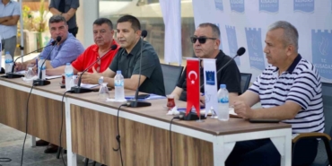 Başkan Günel Kadınlar Denizi Mahallesi esnafıyla bir araya geldi
