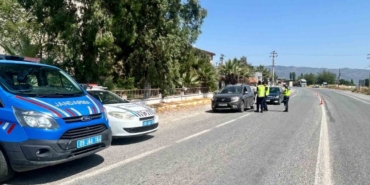 Bayram tatili dönüşü başladı, jandarma denetimleri sıklaştırdı 10 Bayram tatili dönüşü başladı, jandarma denetimleri sıklaştırdı