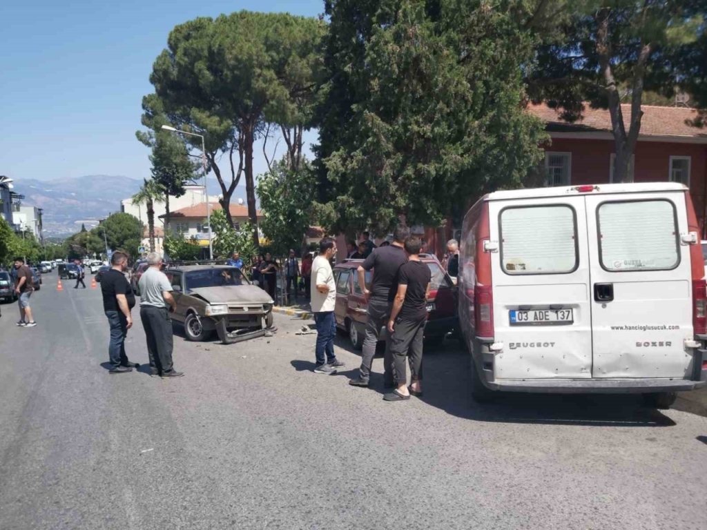bozdoganda zincirleme trafik kazasi 2 yarali 5eec8b93e401