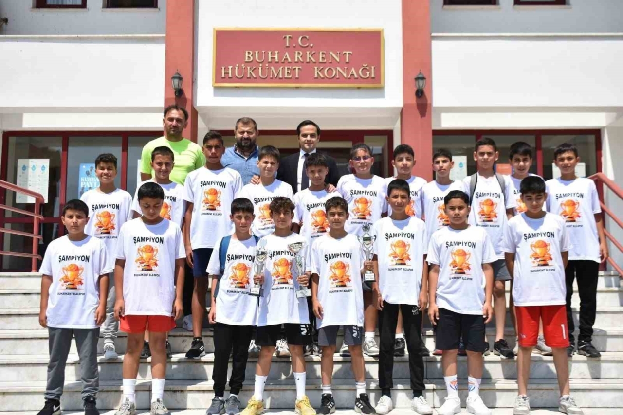 Buharkent’te U13 Takımı namağlup şampiyon oldu