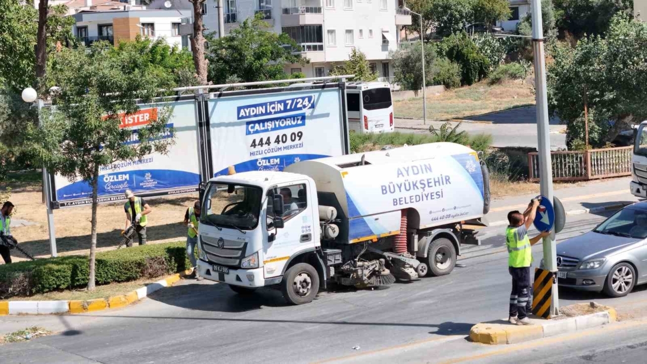 Büyükşehir’den Söke’de bakım ve temizlik çalışması 12 Büyükşehir’den Söke’de bakım ve temizlik çalışması