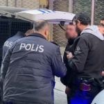 Cinayetin ardından evden elleri cebinde çıkartılan zanlıya müebbet hapis cezası verildi 6 Cinayetin ardından evden elleri cebinde çıkartılan zanlıya müebbet hapis cezası verildi