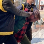 Cinayetin ardından evden elleri cebinde çıkartılan zanlıya müebbet hapis cezası verildi 5 Cinayetin ardından evden elleri cebinde çıkartılan zanlıya müebbet hapis cezası verildi