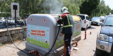 Çöp konteyneri yangını araçlara sıçramadan söndürüldü