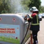 Çöp konteyneri yangını araçlara sıçramadan söndürüldü 1 Çöp konteyneri yangını araçlara sıçramadan söndürüldü