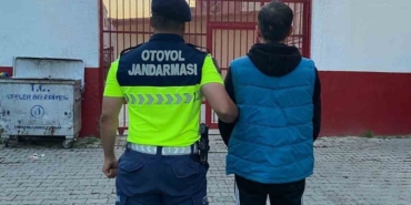 Düzensiz göçmenlerin arasına gizlenen şahıs suç makinesi çıktı 8 Düzensiz göçmenlerin arasına gizlenen şahıs suç makinesi çıktı