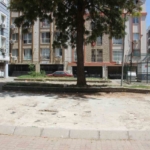 Efeler Belediyesi ilgilenmeyince, çocukların oynayacağı alan çöplüğe döndü 4 Efeler Belediyesi ilgilenmeyince, çocukların oynayacağı alan çöplüğe döndü