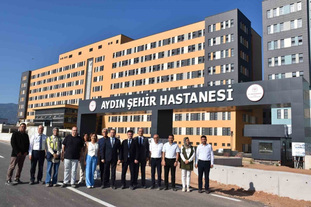 İl Sağlık Müdürü Şenkul, Şehir Hastanesi inşaatında incelemelerde bulundu 11 İl Sağlık Müdürü Şenkul, Şehir Hastanesi inşaatında incelemelerde bulundu