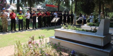 Jandarma, şehitleri kabri başında andı