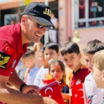 Jandarma sürprizle geldi, çocuklar sevindi 4 Jandarma sürprizle geldi, çocuklar sevindi