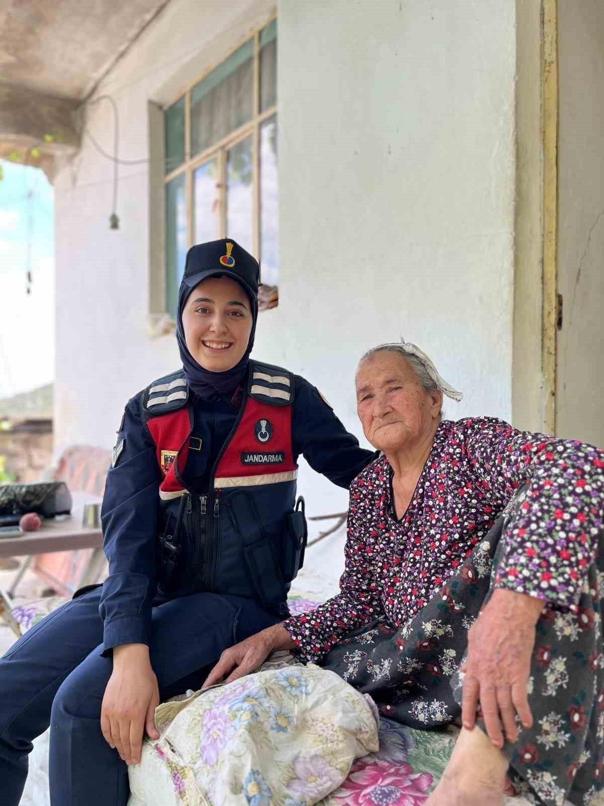 Jandarma yaşlı çınarları unutmadı 1 jandarma yasli cinarlari unutmadi 8c1f8e16cf8e