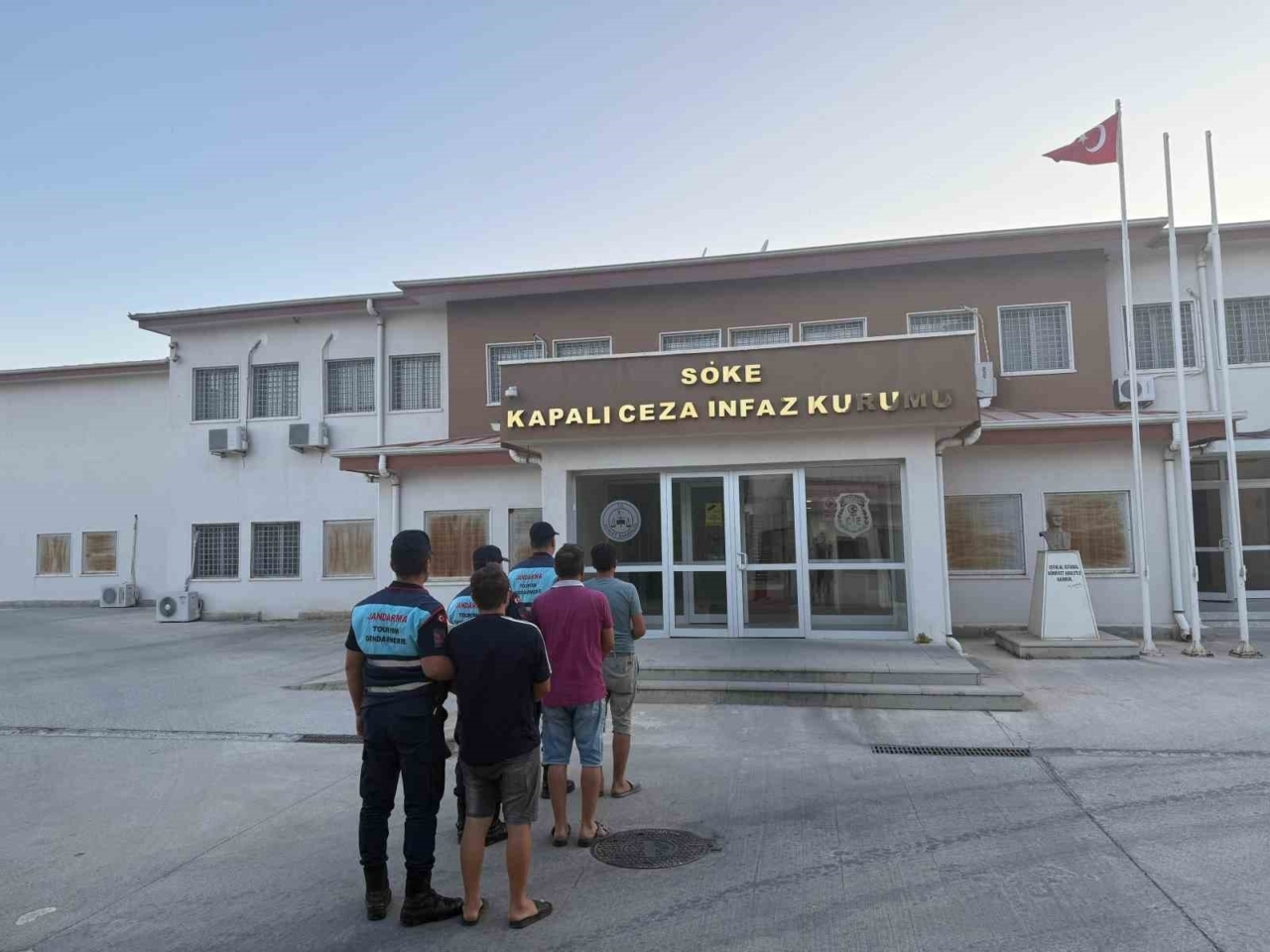 Kaçak kazı yaparken suçüstü yakalandılar