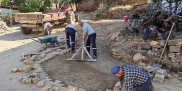Karacasu’da yol çalışmaları devam ediyor