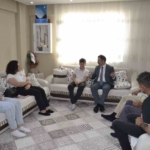 Kaymakam Ateş öğrencilerin evlerine misafir oldu 6 Kaymakam Ateş öğrencilerin evlerine misafir oldu