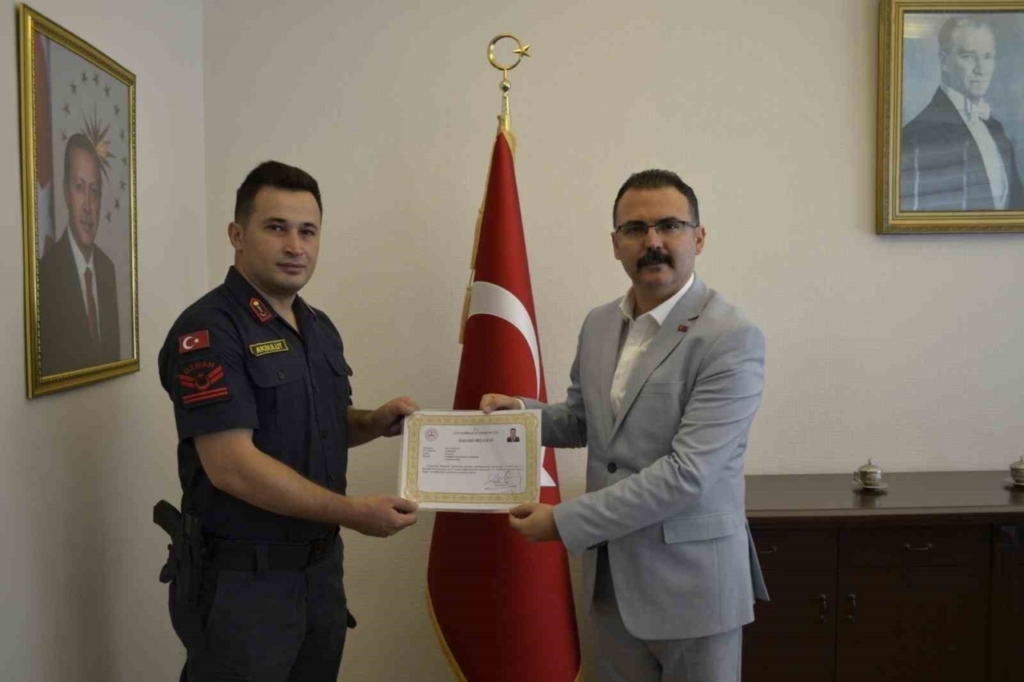 kaymakam atesten jandarma personeline hizmet tesekkuru 1215dcf316f5