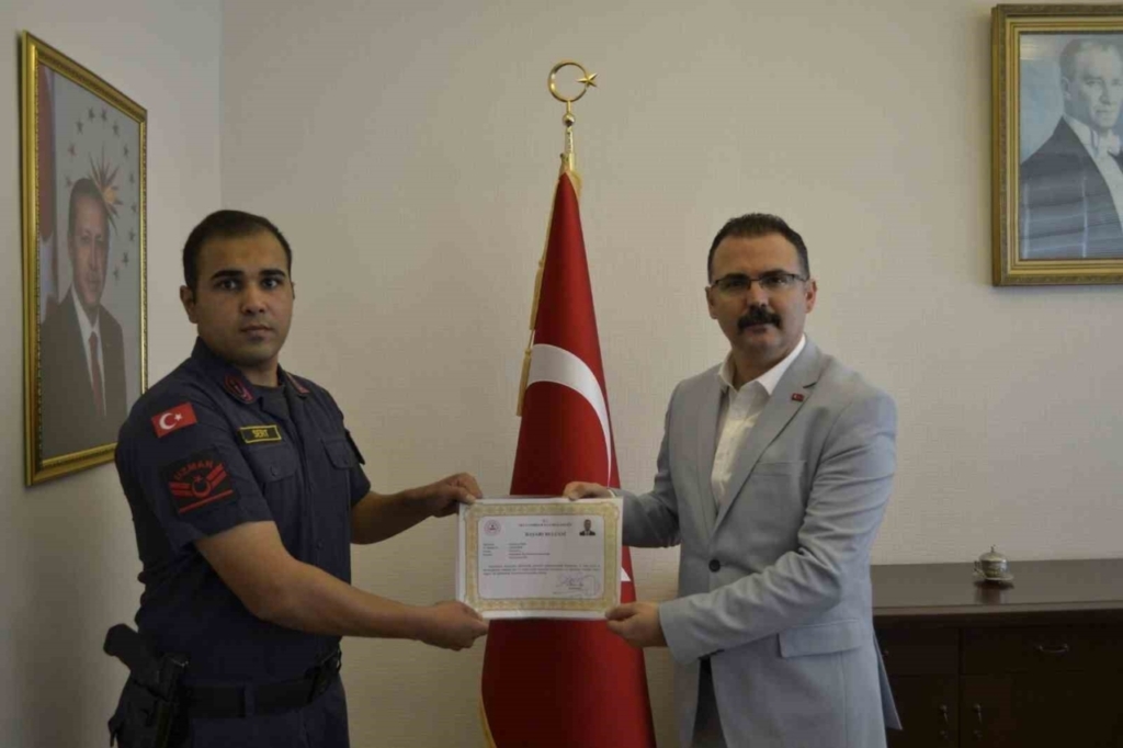 kaymakam atesten jandarma personeline hizmet tesekkuru edfd272be8a4