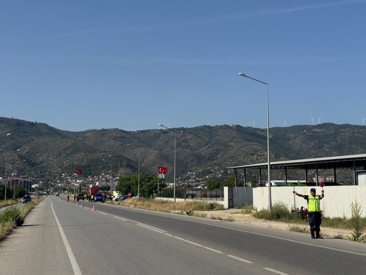 Koçarlı’da jandarmadan huzur denetimi: Araçlar ve şahıslar tek tek sorgulandı 1 kocarlida jandarmadan huzur denetimi araclar ve sahislar tek tek sorgulandi 769cd9a2053b